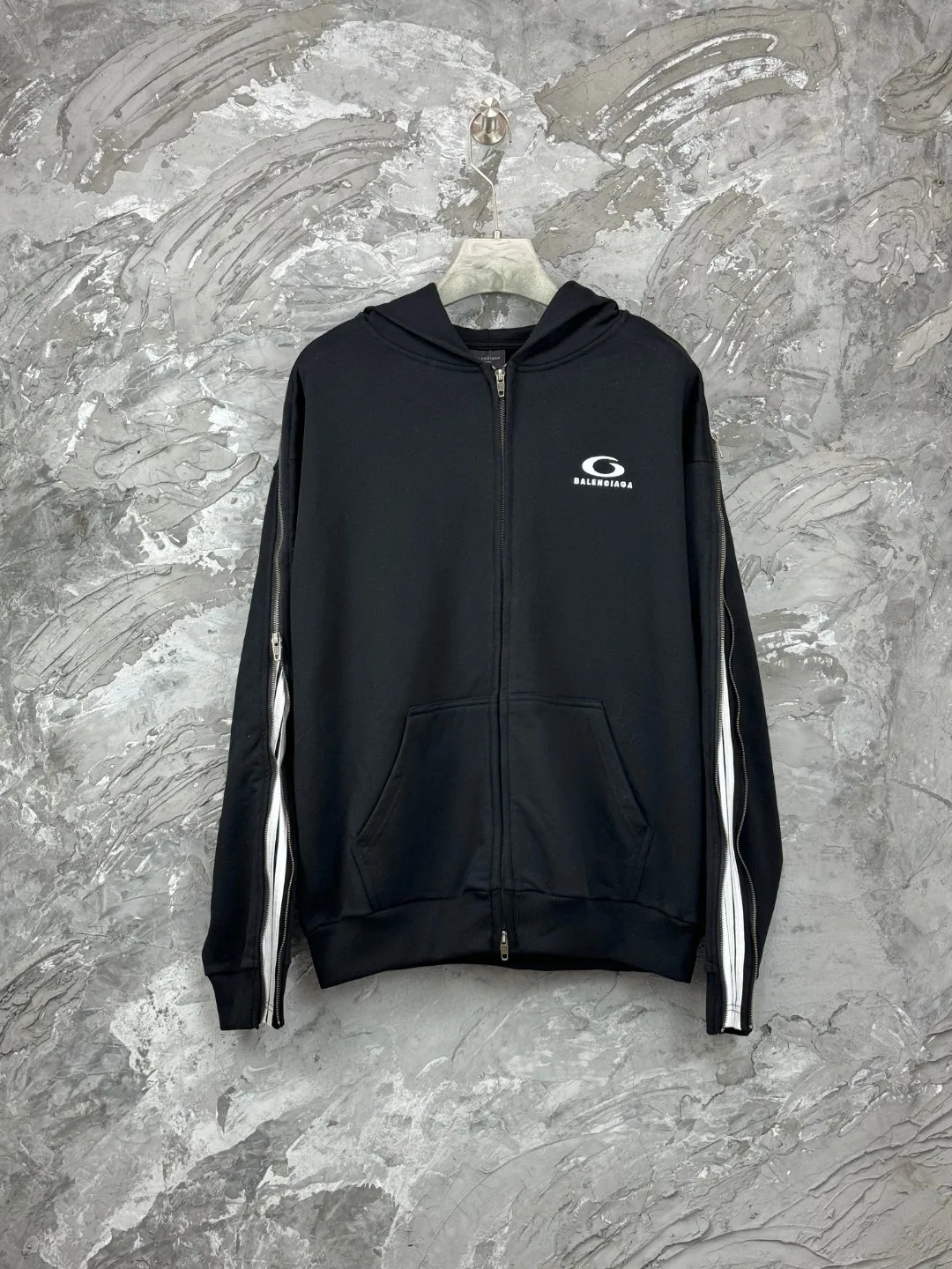 BALENCI*GA . . . . . . . 460g . Same Style -Color：Black -SIZE：Xs S M L 8992#